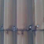 Corrosion avancée au niveau des vis de toiture à Ville ste-Catherine