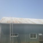 Étanchéité et protection de toit de tôle - Travaux d'étanchéité en cours