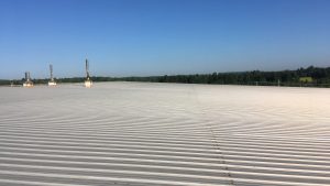 Grandes toitures métalliques en Estrie ayant besoin de traitement pour l'étanchéité et la protection