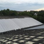 Une finition aluminium est appliquée pour protéger les travaux d'étanchéité et procurer un bel aspect esthétiques aux toits métalliques